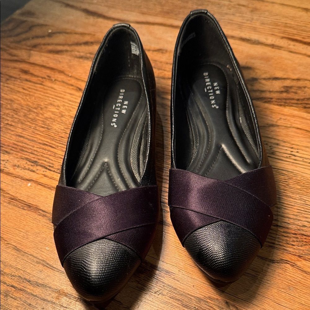 New Directions Black Loafers with black ribbon